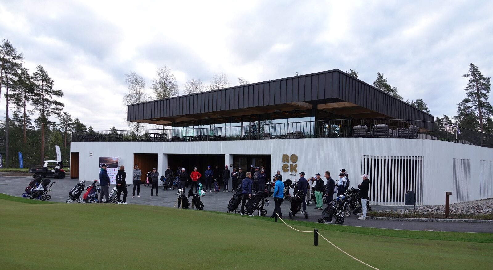 Businessaamujen startti Rock Golfissa