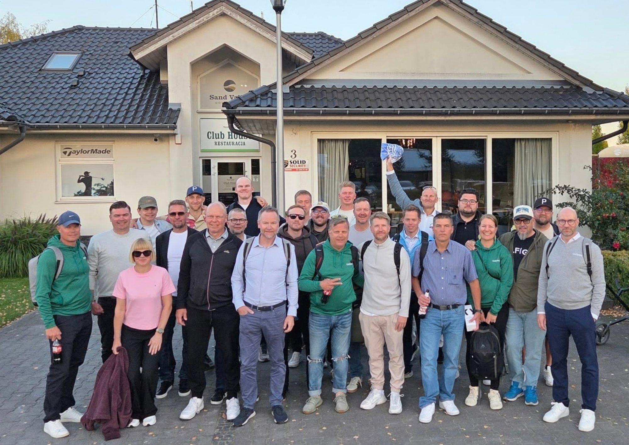 Aurinkoinen päätös Golfpiste Businessaamujen kaudelle